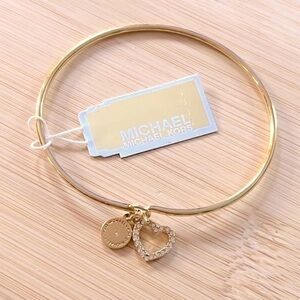 Brand New Michael Kors Gold Tone Heart Hook & Eye Clasp Bangle Charm Bracelet